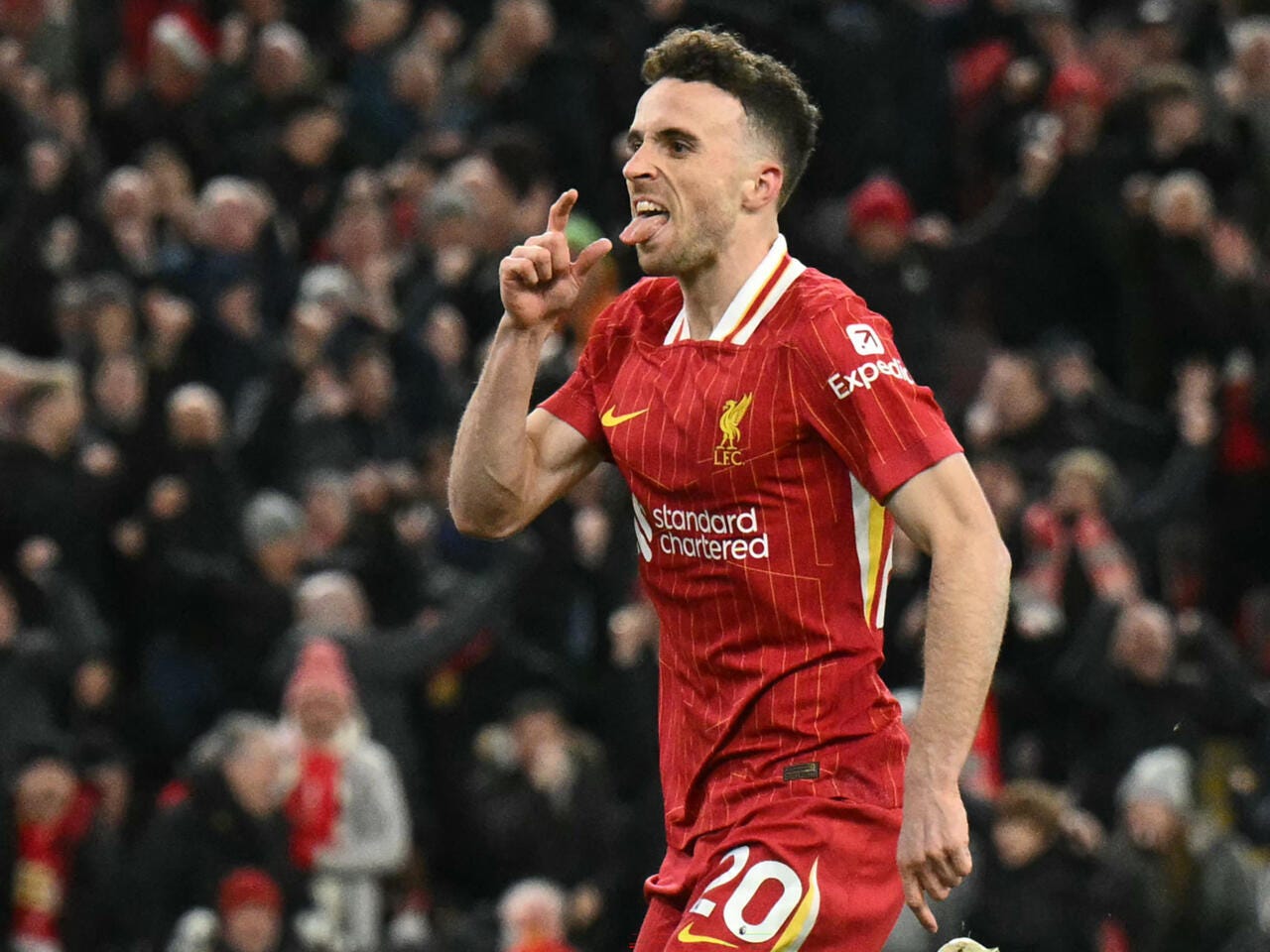 Jota salvages point for 10-man Liverpool against Fulham