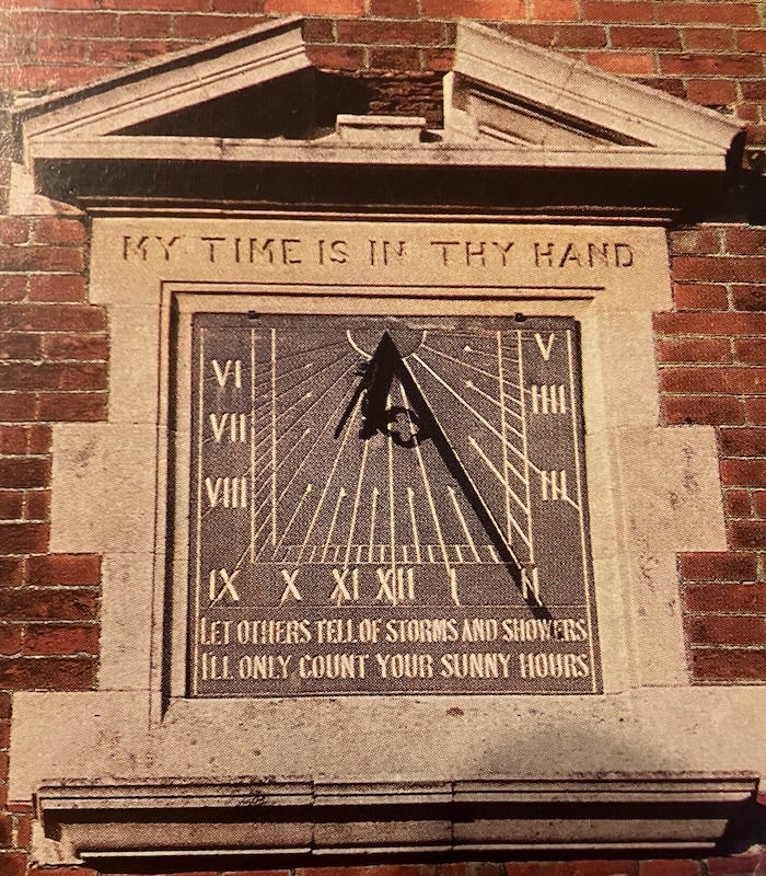 Wall sundial with the text "My time is in thy hand"