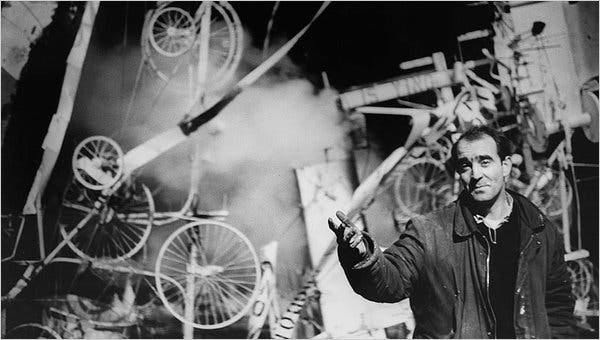 Jean Tinguely with his work "Homage to New York" in 1960.<br />