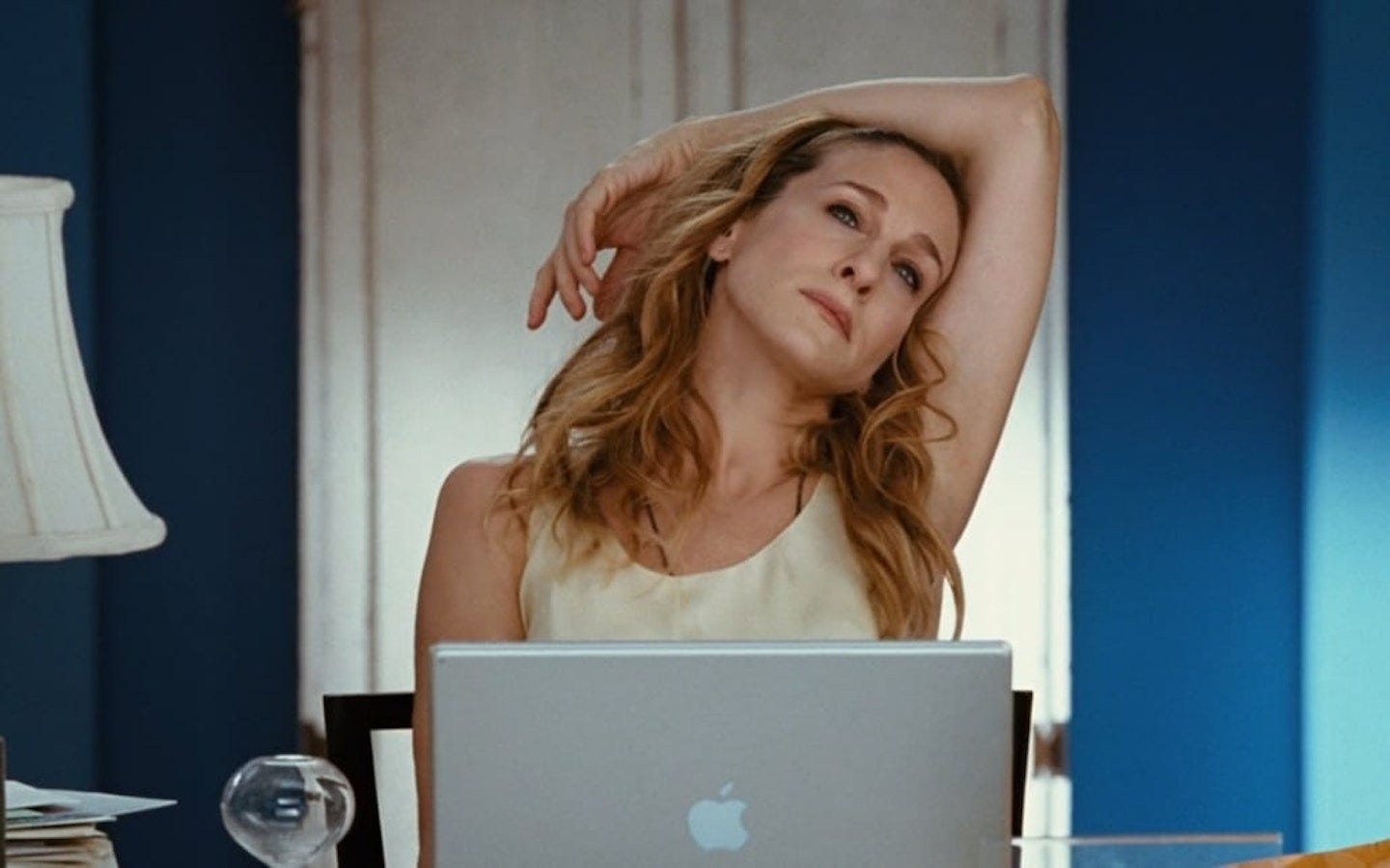 SATC: Carrie Bradshaw's Work From Home Set-Up Is A World Of Pain