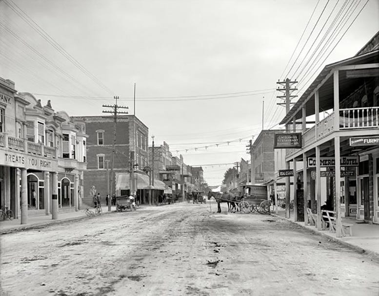 Figure 3: Twelfth Street in 1908. Commercial Hotel & Schmids Restaurant on right