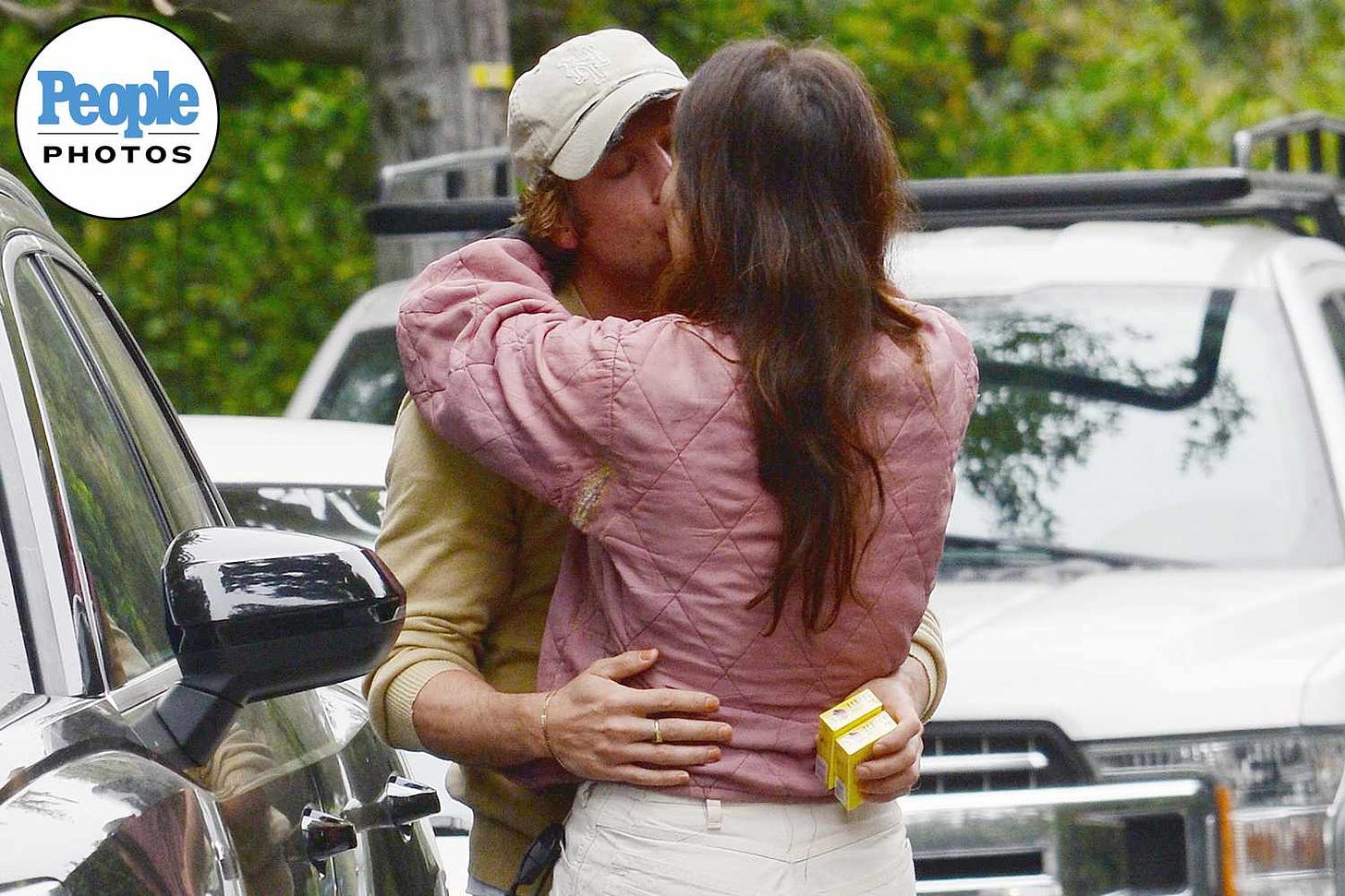 Jeremy Allen White Spotted Kissing 'The Bear' Costar Molly Gordon