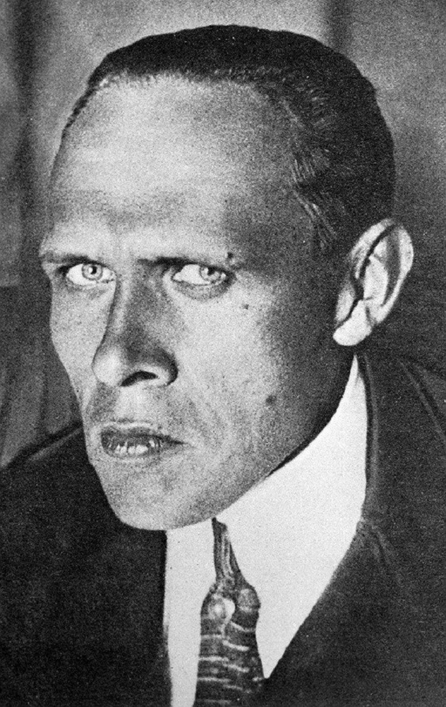 Plik:Daniil Kharms in 1932.jpg – Wikipedia, wolna encyklopedia