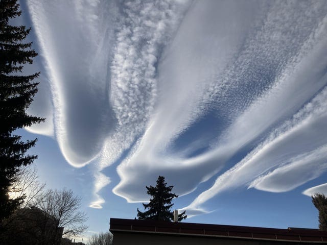 Some crazy clouds over Northern Colorado today : r/weather