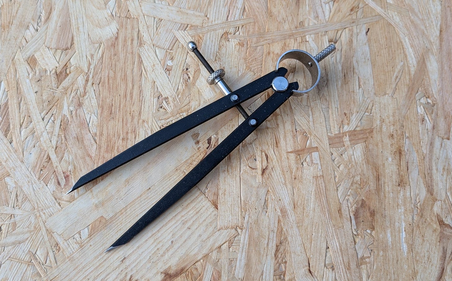 Axminster dividers, used for transferring measurements and scribing arcs in woodworking.