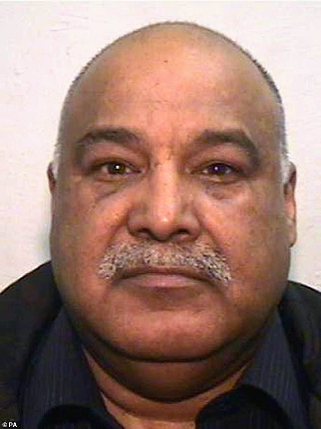 Shabir Ahmed, Iso-Britannian Rochdalen raiskausjengin johtaja, joka pakotti uhrinsa kutsumaan häntä "daddyksi", sai yhteensä 41 vuoden vankeusrangaistuksen useista raiskauksista ja lapsiin kohdistuneista seksuaalirikoksista.