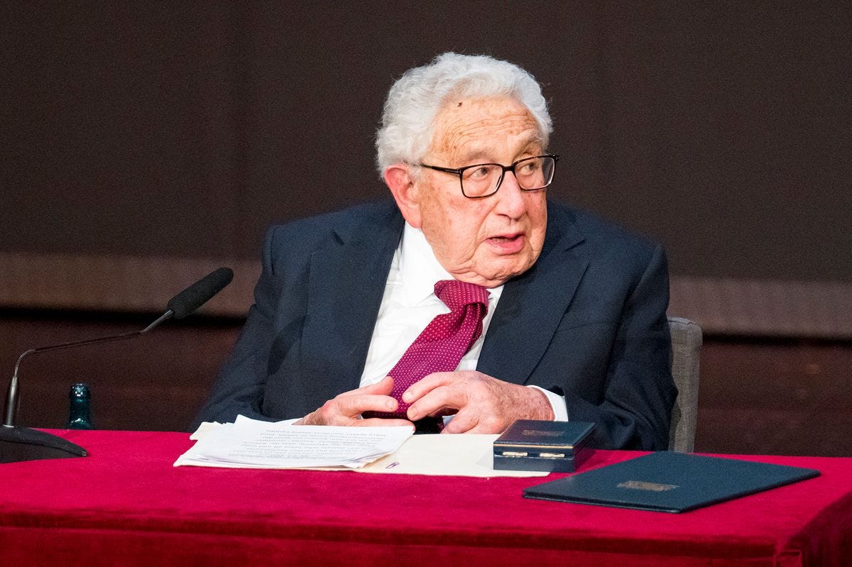 Váratlanul Pekingben tárgyalt a százéves Kissinger