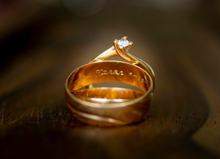 Gold ring Gold ring