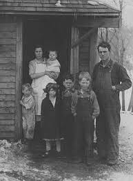 Farm family that applied for aid | MNopedia