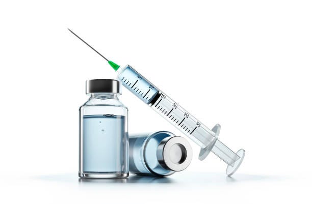 närbild av medicinsk spruta med vaccin - covid-19 vaccine bildbanksfoton och bilder
