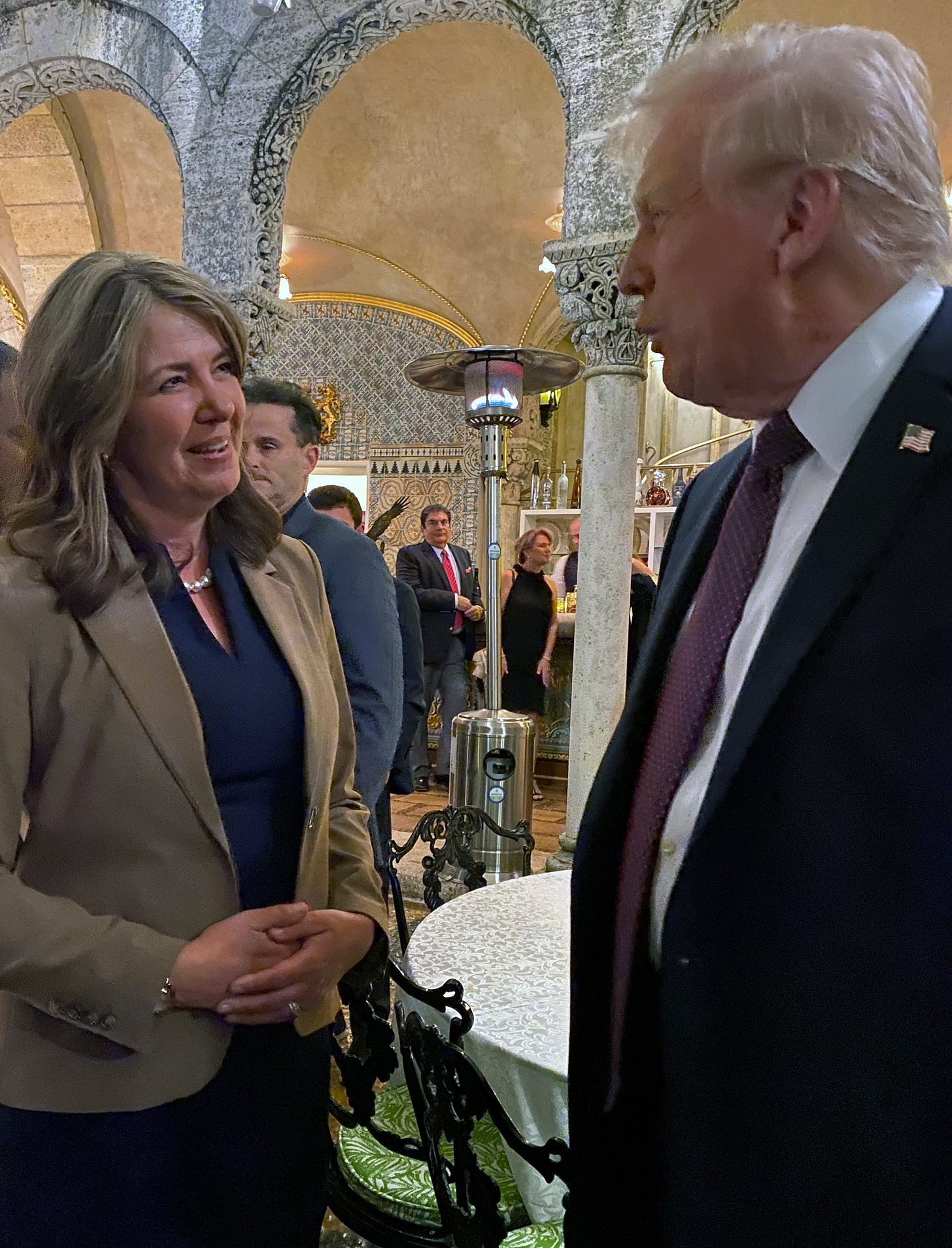 Friendly and constructive': Premier Danielle Smith meets with Donald Trump  | Globalnews.ca