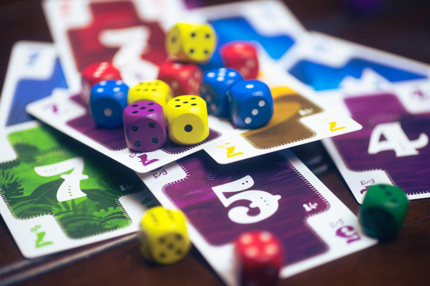 The card and dice game Nokosu Dice