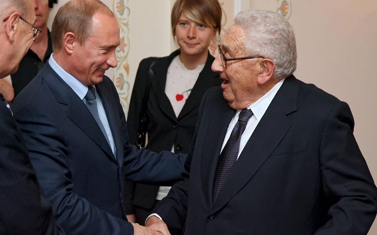 Henry Kissinger: Ukraine must give Russia territory