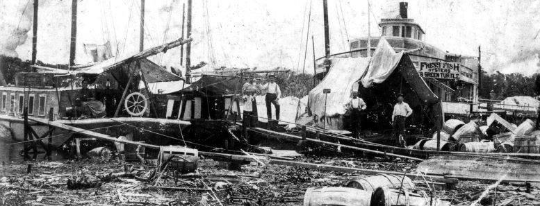 Vail Floating Hotel in 1895. Courtesy of HistoryMiami Museum.