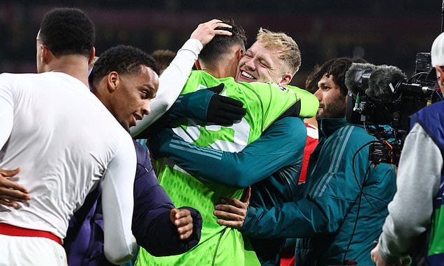 Fans heap praise on Aaron Ramsdale for being 'the first player' to  congratulate penalty shootout hero David Raya... as Arsenal's first-choice  goalkeeper sends his side into the Champions League quarter-finals | Daily