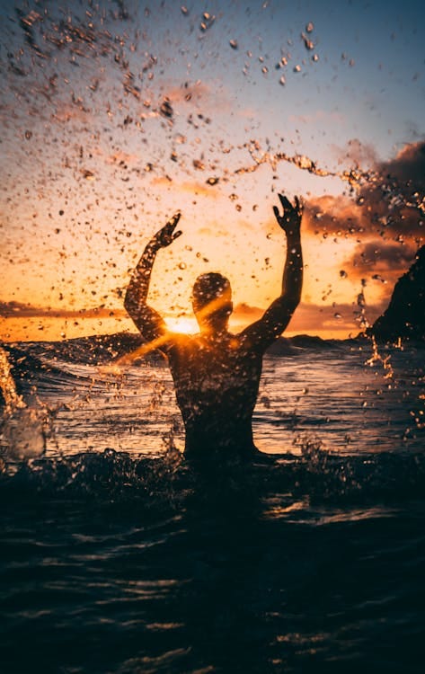 Image by Jacub Gomez, from https://www.pexels.com/photo/silhouette-photography-of-man-at-beach-during-sunset-1142941/