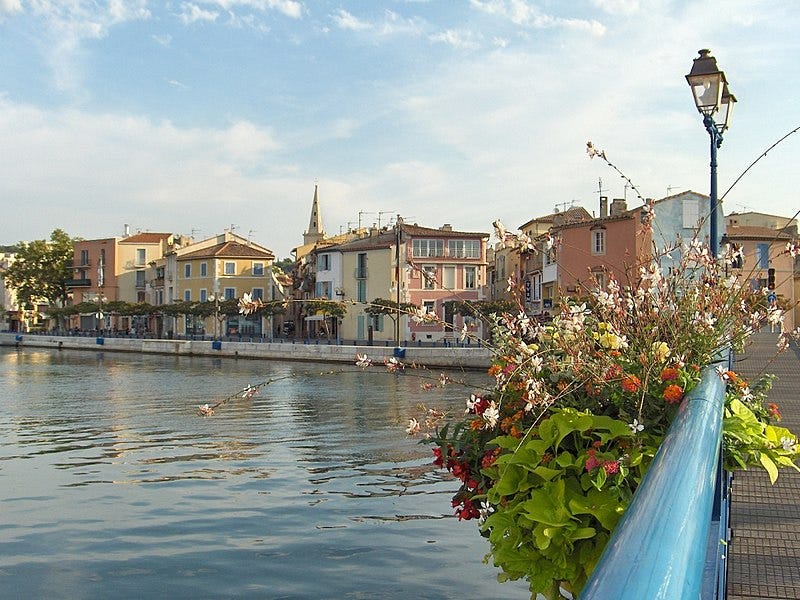 Fichier:Quai Maurice Tessé (Martigues, Bouches-du-Rhône, France).JPG