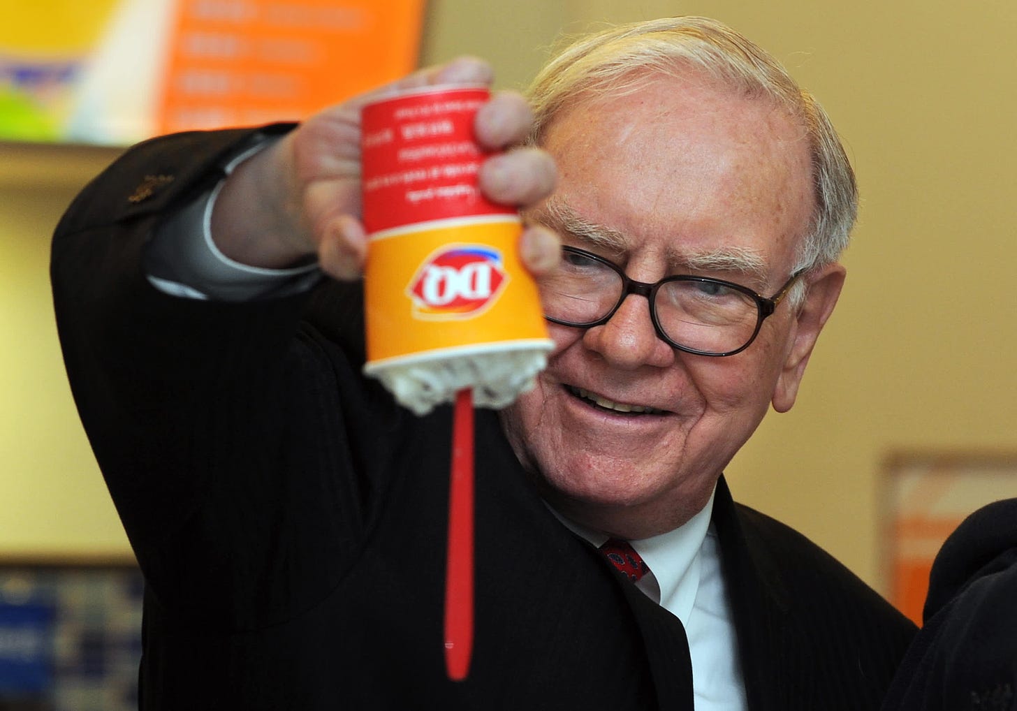 9 of Warren Buffett's funniest and most frugal quirks