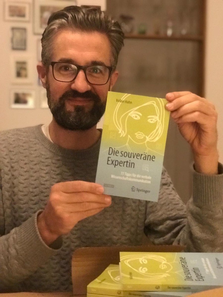 Volker Hahn 🇺🇦 on Twitter: "Frisch gedruckt: Mein Buch „Die souveräne  Expertin – 77 Tipps für die verbale #Wissenschaftskommunikation“ bei  @SpringerNature. https://t.co/ahVOjsLhJh Thread 1/X  https://t.co/6pwM7YJvzY" / Twitter