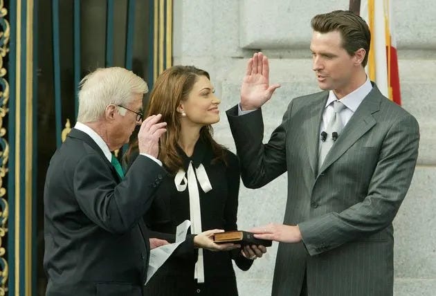 Gavin Newsom takes the mayoral oath in San Francisco with then wife Kimberly Guilfoyle Newsom in 2004. (Photo: San Francisco Chronicle/Hearst Newspapers via Getty Images via Getty Images)