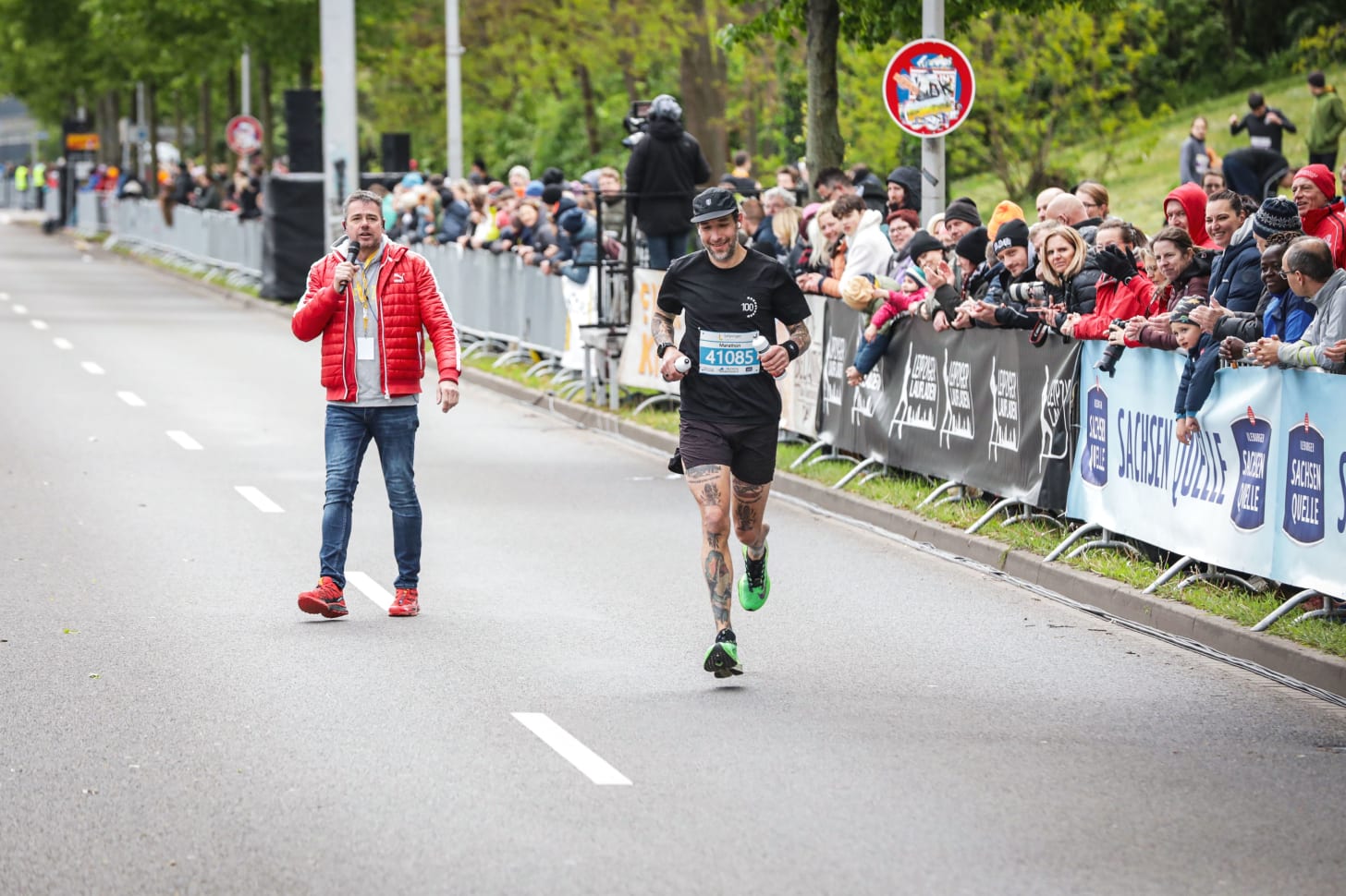 The author on the finish line stretch of the Leipzig marathon