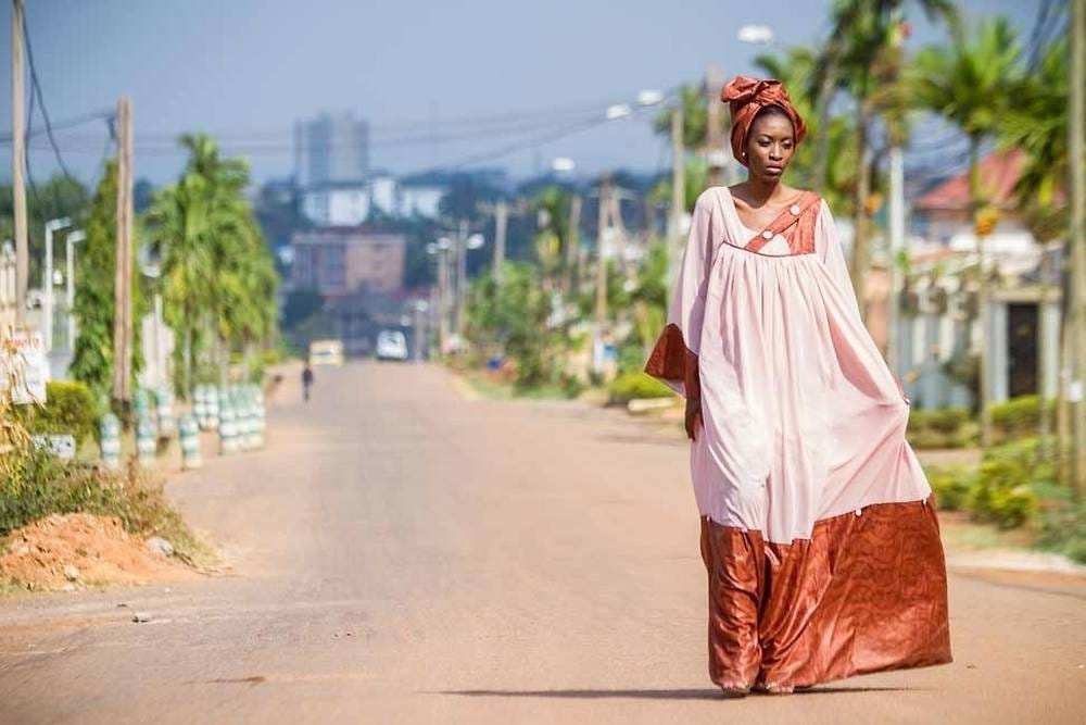 Tchombe au Cameroun" : quand la mode mêle les esthétiques ancestrales et  contemporaines