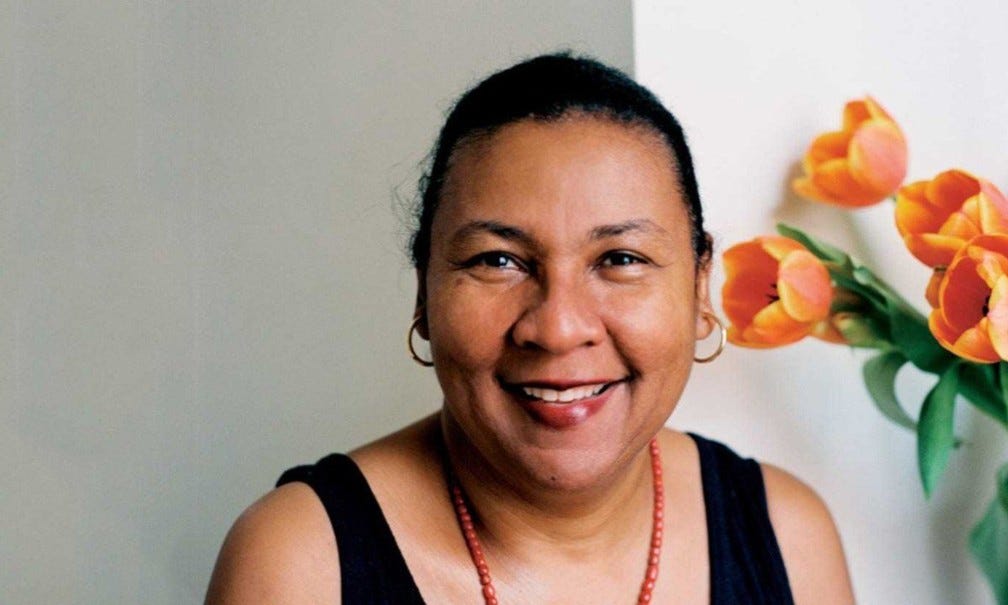 A escritora e ativista bell hooks — Foto: Divulgação