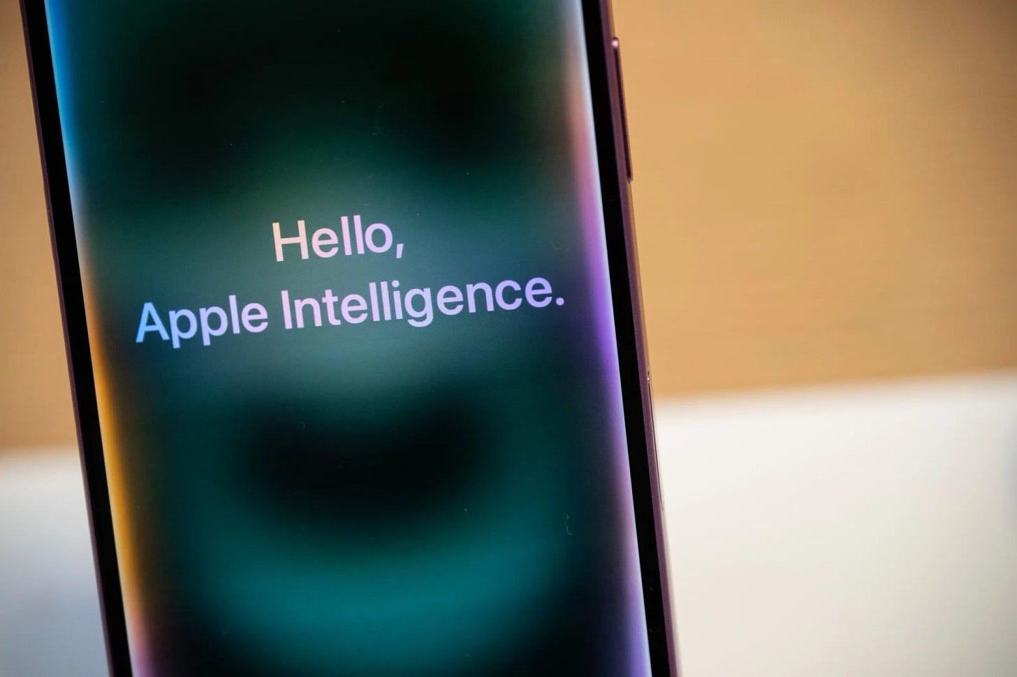 Apple's (AAPL) Siri Chief Calls AI Delays Ugly and Embarrassing, Promises  Fixes - Bloomberg