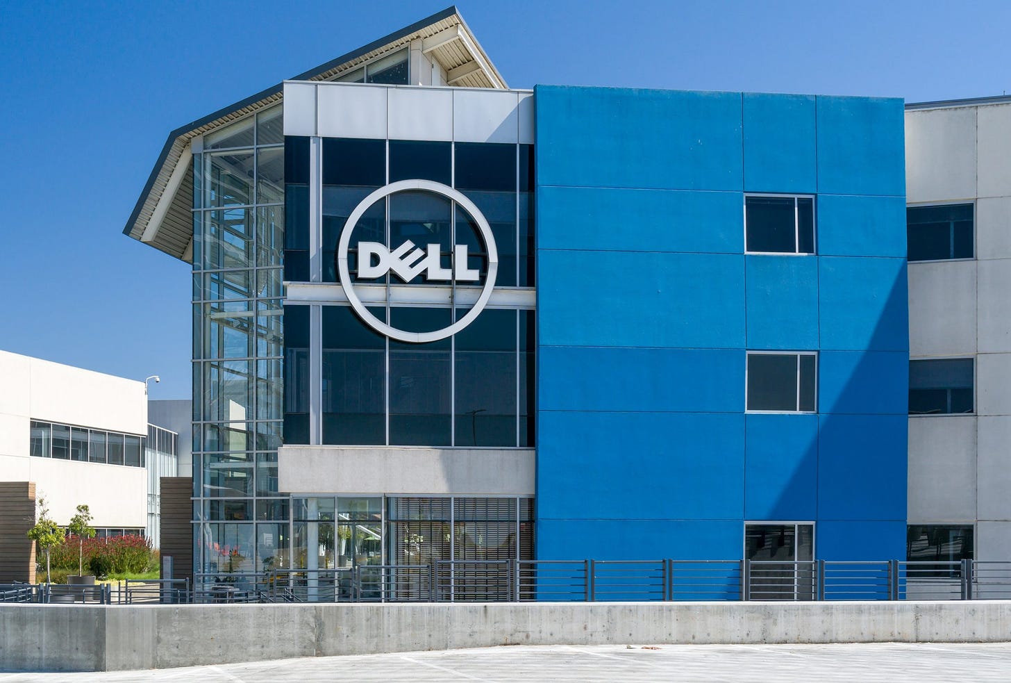 Dell anuncia corte de 5% de sua força de trabalho, cerca de 6,6 mil  empregos - Mercado&Consumo