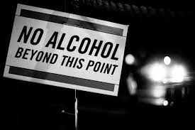 Signboard with inscription no alcohol beyond this point · Free Stock Photo