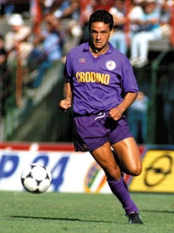 Roberto Baggio of Fiorentina in 1987. | Roberto baggio, Leyendas de futbol,  Futbol soccer
