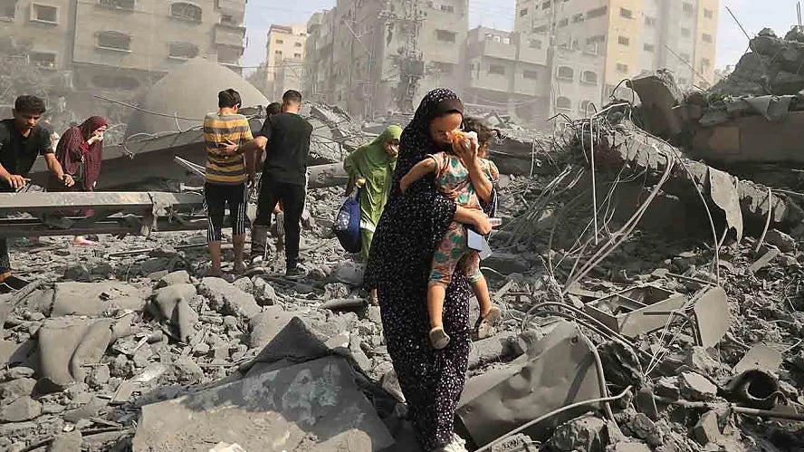 Humanitárius tragédia Gázában.  Az ENSZ bírálja az izraeli ultimátumot: ez "halálos ítélet".  Gyalog, szamárral vagy autóval 1,2 millió palesztin "EMBER ÁLLATOT" küldenek száműzetésbe.  SZOMBATON AZ INTERNET ZÁRVA.  VIDEÓ