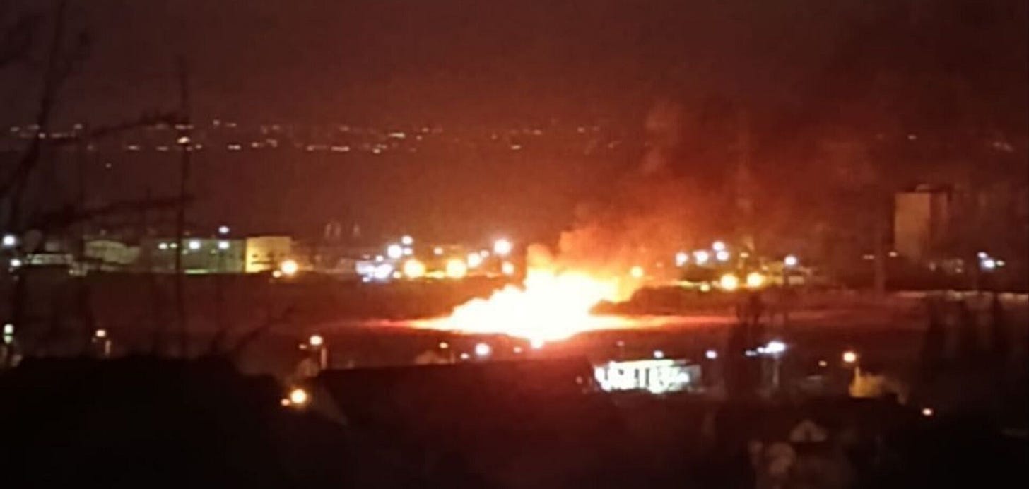 В российском Волгограде пожаловались на взрывы: БПЛА якобы атаковали местный НПЗ. Фото и видео