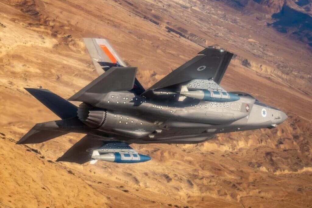 An Israeli F-35I of the 5601 Testing Squadron, bearing Mk-84 bombs fitted with GBU-31 JDAM kit, July 2023. (Photo: Wikimedia)