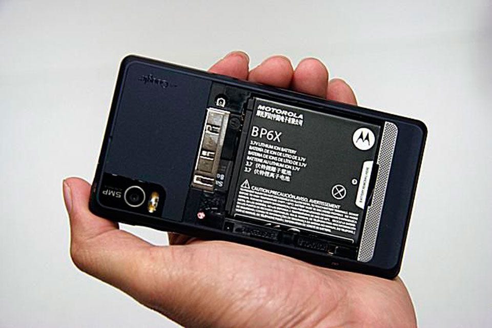 How to Remove Motorola Droid 2 Back Cover