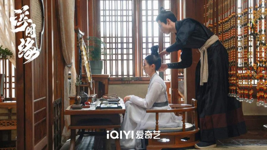 A eunuch takes care of a female member of the Chinese imperial family