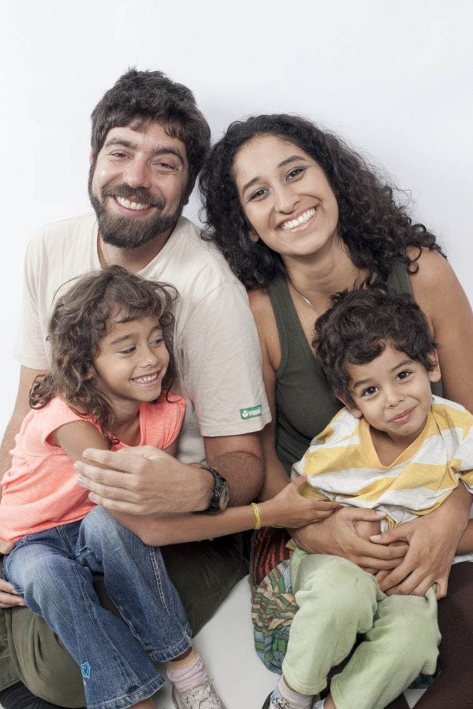 Família Irradiando Luz. Gabriel, Renata, Nara Rosa e Ravi Siqueira. Foto: Marina Piedade