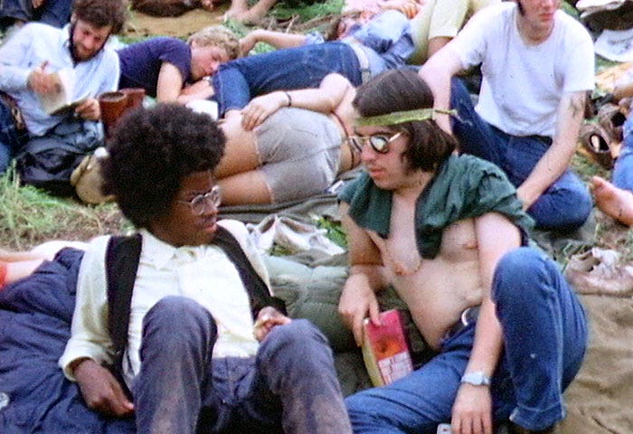 Two hippies at the Woodstock festival