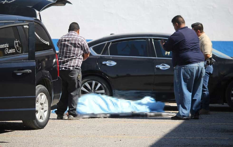 Muere de un infarto en estacionamiento de Río Grande