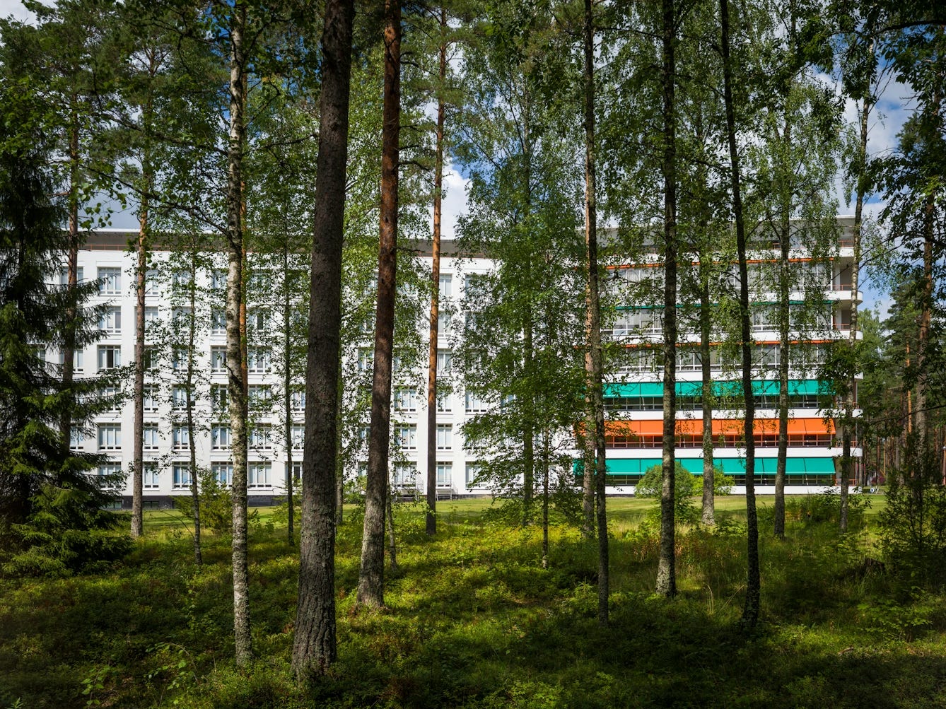 Photograph of the Paimio Sanatorium, former tuberculosis sanatorium designed by Finnish architect Alvar Aalto in 1933.