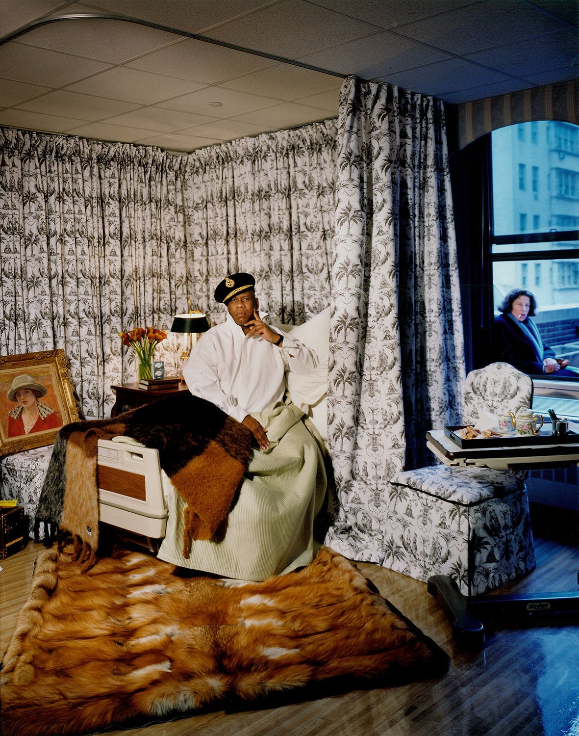 André Leon Talley in a Lenox Hill Hospital room, with Fran Lebowitz at the  window, February 2001 : r/pics