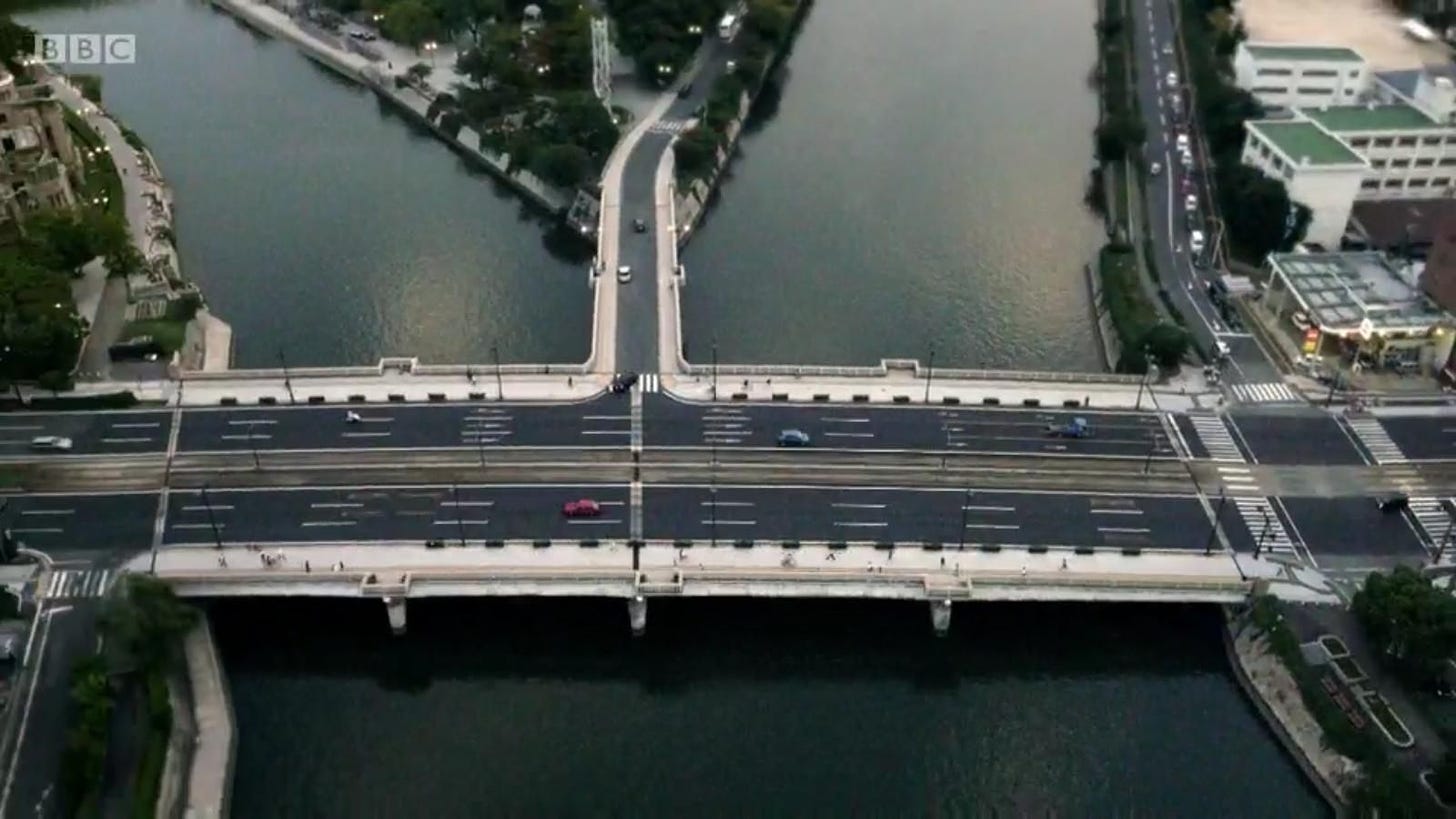 Aioi Bridge, unusual "T"-shaped three-way bridge in Hiroshima, Japan. The  original bridge, constructed in 1932, was the aim… | Hiroshima, Hiroshima  japan, Third way