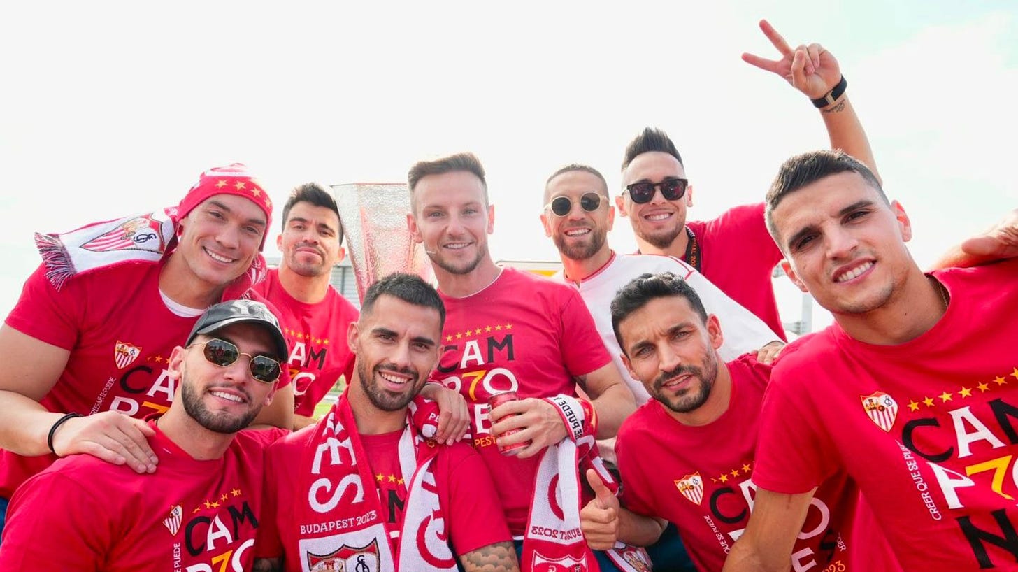 El Sevilla F.C celebra su séptima UEFA por las calles de Sevilla
