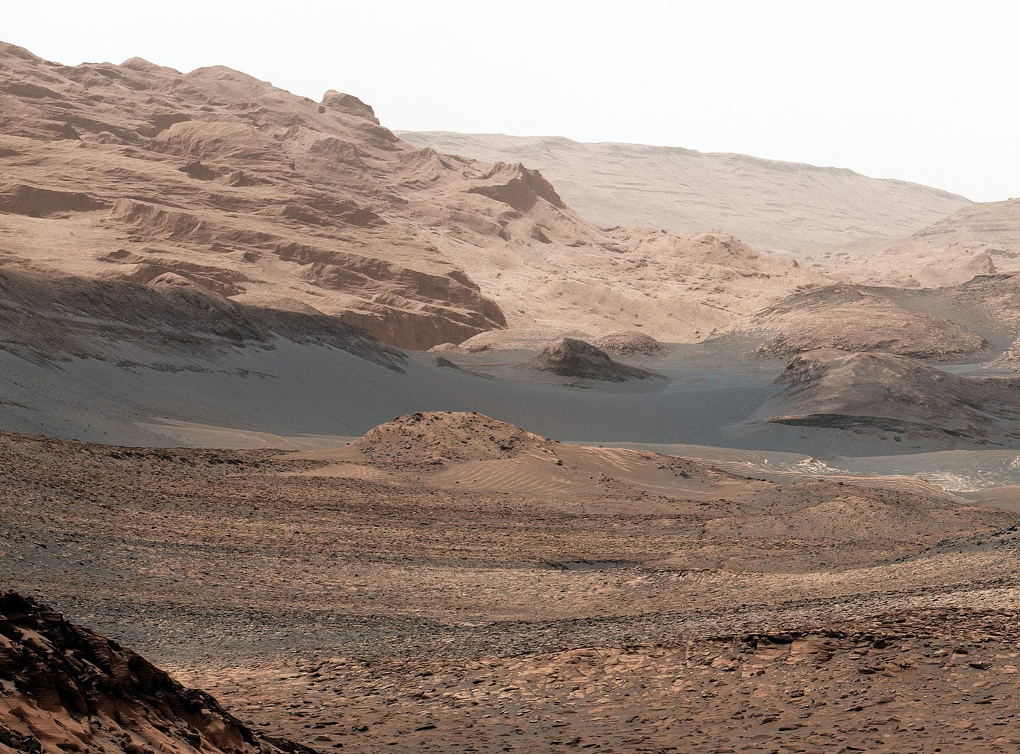 An image of the Martian landscape that looks a bit like the New Mexico desert, with mesas in the distance.