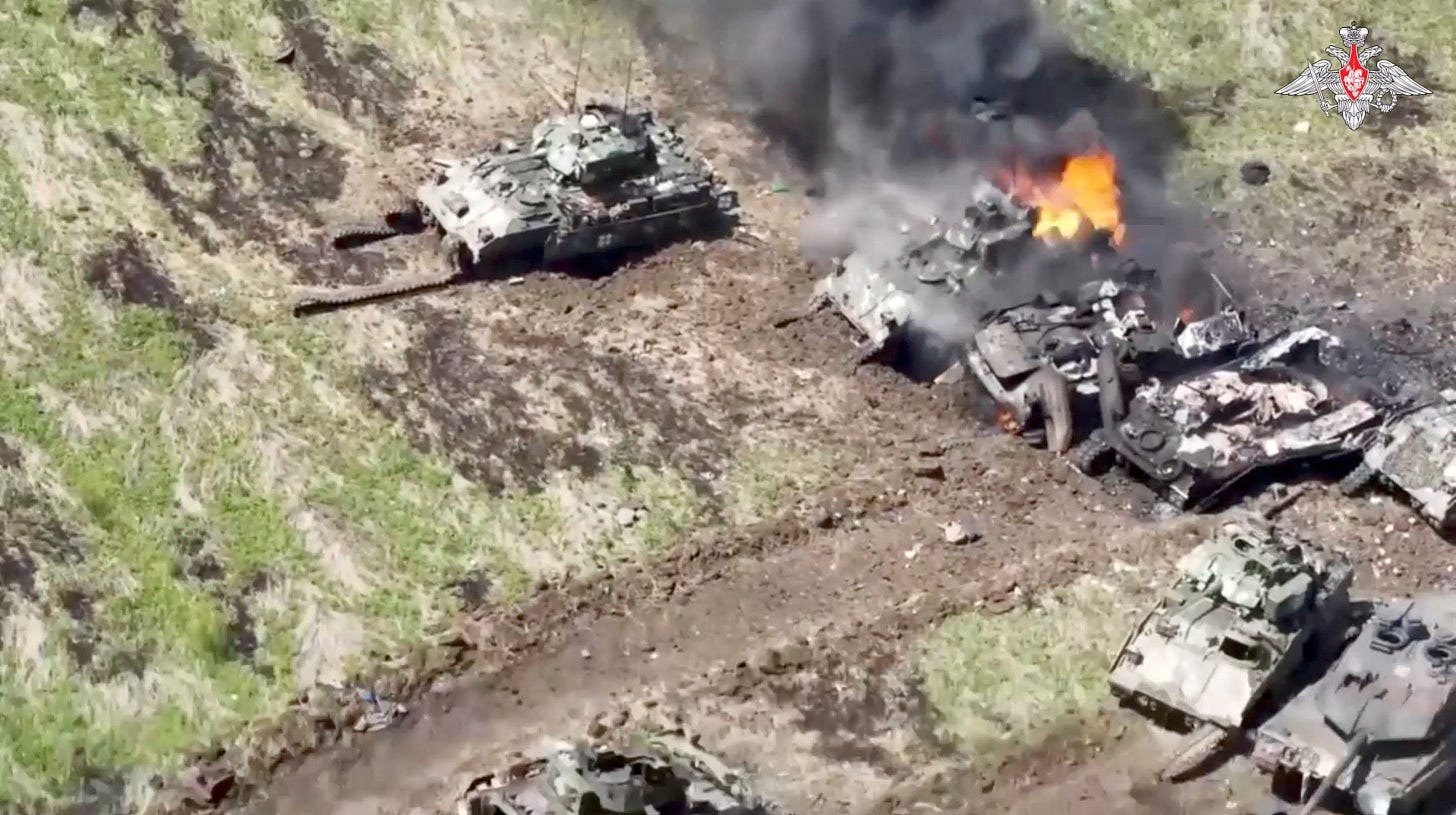 Image d'archives tirée d'une vidéo des véhicules blindés détruits appartenants aux forces armées ukrainiennes