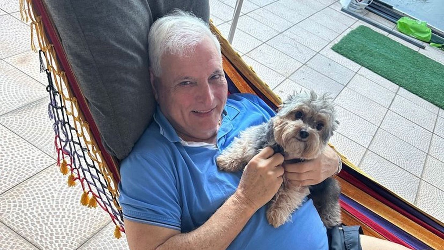 El insólito refugio de Ricardo Martinelli junto a su perro en la embajada  de Nicaragua en Panamá - Infobae
