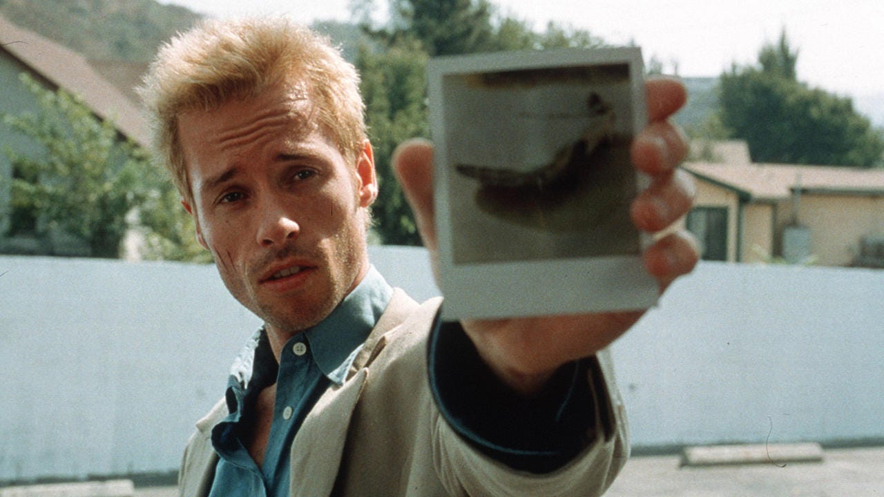 Memento starring Guy Pearce, Joe Pantoliano, Carrie-Anne Moss, Mark Boone Jr., Stephen Tobolowsky, Harriet Sansom Harris. Click here to check it out.