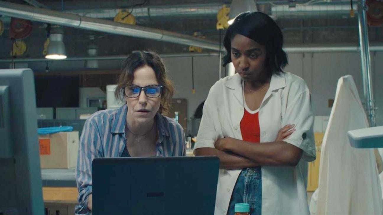 Mary-Louise Parker (left) and Ayo Edebiri (right) in Bernardo Britto's Omni Loop
