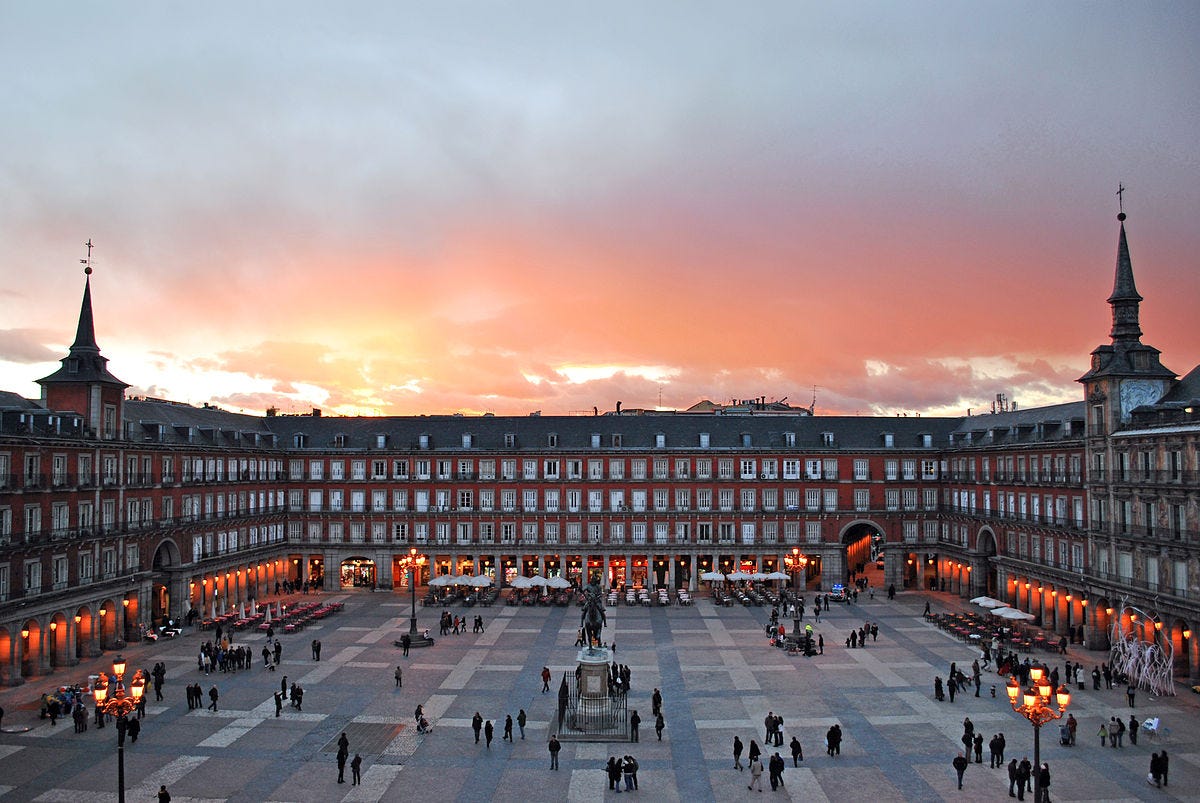Plaza Mayor - Hotel Mayerling Madrid