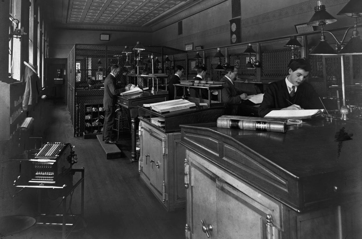 Bank tellers in 1908